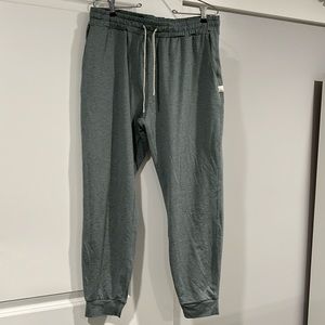 Womens size large vuori joggers green color